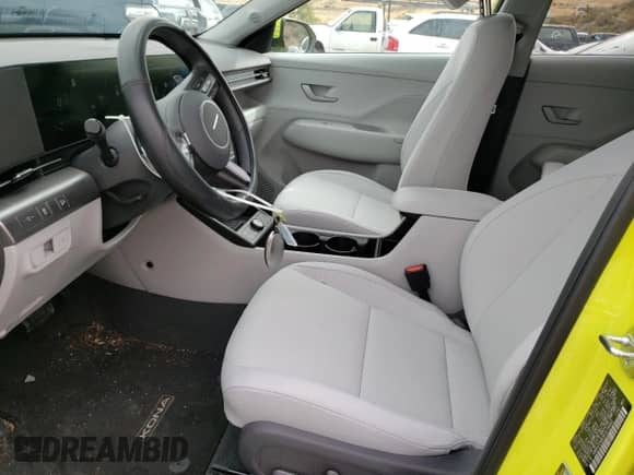 2024 Hyundai Kona SEL с VIN KM8HCCAB0RU079960, выставлен на аукционе Copart как лот 71825984 с пробегом 10 143 миль миль и Списание • Salvage title. История ставок и продаж доступна на DreamBid. Изображение 7.