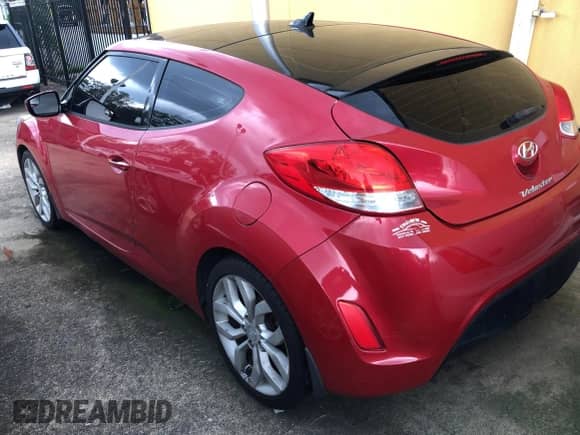 2015 Hyundai Veloster z VIN KMHTC6AD0FU238274, wystawiony jako Copart lot #73207244 z przebiegiem 143 112 mil mil oraz Czysty tytuł • Clean title. Historia ofert i sprzedaży dostępna na DreamBid. Obrazek 3.