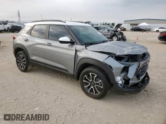 2025 Chevrolet TrailBlazer ACTIV z VIN KL79MSSL1SB100790, wystawiony jako Copart lot #58046975 z przebiegiem 749 mil mil oraz Szkoda całkowita • Salvage title. Historia ofert i sprzedaży dostępna na DreamBid. Obrazek 4.