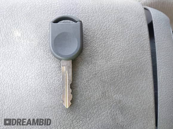 2006 Ford F-150 XL z VIN 1FTRF12W26NB62270, wystawiony jako IAAI lot #42521138 z przebiegiem 128 316 mil mil oraz . Historia ofert i sprzedaży dostępna na DreamBid. Obrazek 11.