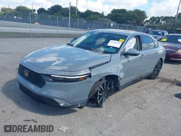 2025 Honda Accord Touring z VIN 1HGCY2F82SA021235, wystawiony jako IAAI lot #41545759 z przebiegiem 232 mil mil oraz . Historia ofert i sprzedaży dostępna na DreamBid. Obrazek 2.