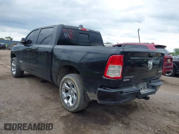 2022 Ram 1500 Big Horn z VIN 1C6RRFFG2NN423975, wystawiony jako IAAI lot #42307356 z przebiegiem 32 449 mil mil oraz . Historia ofert i sprzedaży dostępna na DreamBid. Obrazek 3.