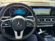 2020 Mercedes-Benz GLS 450 z VIN 4JGFF5KEXLA273441, wystawiony jako Copart lot #87126675 z przebiegiem 112 625 mil mil oraz Czysty tytuł • Clean title. Historia ofert i sprzedaży dostępna na DreamBid. Obrazek 7.