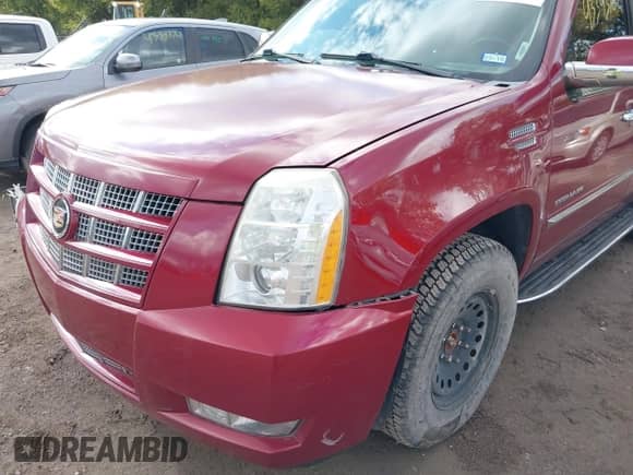 2010 Cadillac Escalade Luxury с VIN 1GYUKBEF5AR111462, выставлен на аукционе IAAI как лот 43393162 с пробегом 145 167 миль миль и . История ставок и продаж доступна на DreamBid. Изображение 6.