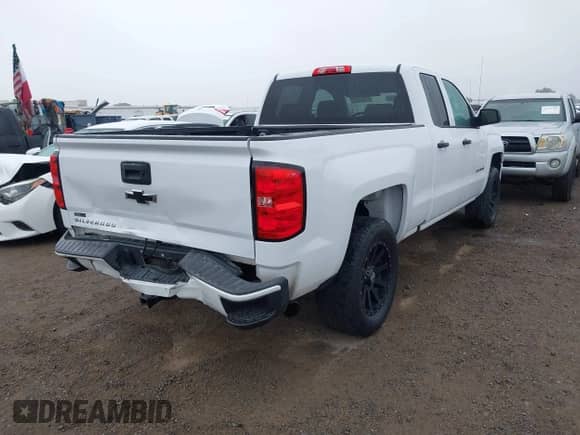 2016 Chevrolet Silverado 1500 Custom z VIN 1GCRCPEC2GZ393368, wystawiony jako IAAI lot #41501663 z przebiegiem 110 276 mil mil oraz . Historia ofert i sprzedaży dostępna na DreamBid. Obrazek 4.