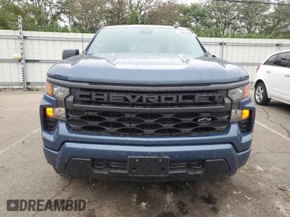 2024 Chevrolet Silverado 1500 Custom z VIN 1GCPDBEK7RZ287063, wystawiony jako Copart lot #70842225 z przebiegiem 26 135 mil mil oraz Szkoda całkowita • Salvage title. Historia ofert i sprzedaży dostępna na DreamBid. Obrazek 5.