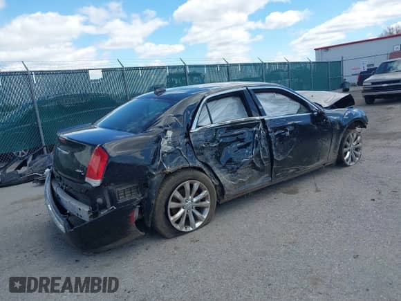 2016 Chrysler 300 C z VIN 2C3CCAKG4GH325443, wystawiony jako IAAI lot #42092937 z przebiegiem 134 050 mil mil oraz . Historia ofert i sprzedaży dostępna na DreamBid. Obrazek 4.