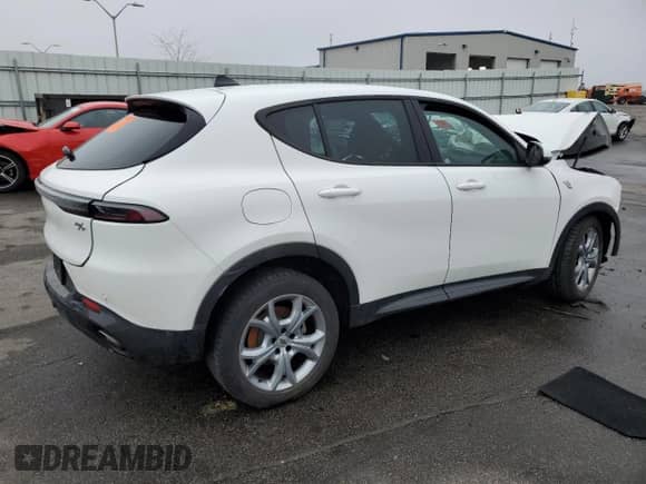 2024 Dodge Hornet R/T z VIN ZACPDFCW1R3A34274, wystawiony jako Copart lot #47797675 z przebiegiem Nie podano mil oraz Szkoda całkowita • Salvage title. Historia ofert i sprzedaży dostępna na DreamBid. Obrazek 3.