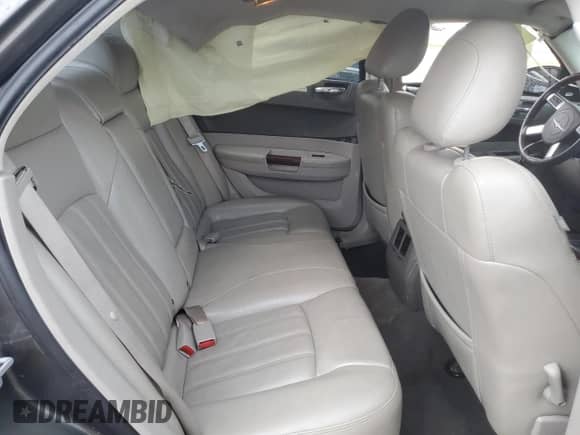 2008 Chrysler 300 C Hemi с VIN 2C3LA63H28H229399, выставлен на аукционе Copart как лот 64622555 с пробегом 178 391 миль миль и На запчасти • Non repairable. История ставок и продаж доступна на DreamBid. Изображение 10.