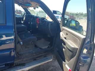 2002 Chevrolet Avalanche z VIN 3GNEC13TX2G147733, wystawiony jako IAAI lot #43434105 z przebiegiem 262 351 mil mil oraz . Historia ofert i sprzedaży dostępna na DreamBid. Obrazek 5.