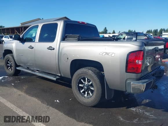 2013 Chevrolet Silverado 1500 LT with VIN 3GCPKSE76DG110112, listed as a IAAI auction lot 43230340 with 179,692 mi miles and . Bid and sale history available at DreamBid. Image 3.