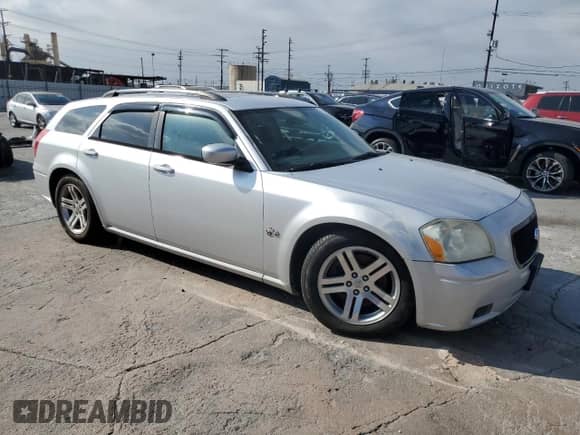 2005 Dodge Magnum RT with VIN 2D8GV58295H550367, listed as a Copart auction lot 80682965 with 127,669 mi miles and Clean title. Bid and sale history available at DreamBid. Image 4.