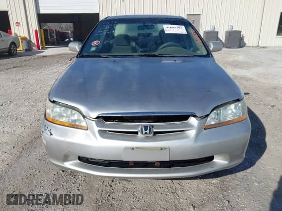 1998 Honda Accord LX z VIN 1HGCG1648WA069919, wystawiony jako IAAI lot #41685395 z przebiegiem 210 163 mil mil oraz . Historia ofert i sprzedaży dostępna na DreamBid. Obrazek 6.