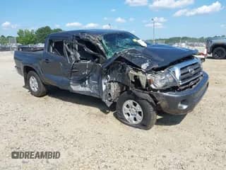 2010 Toyota Tacoma PreRunner z VIN 5TEJU4GN4AZ701501, wystawiony jako IAAI lot #42601195 z przebiegiem 195 687 mil mil oraz . Historia ofert i sprzedaży dostępna na DreamBid. Obrazek 1.