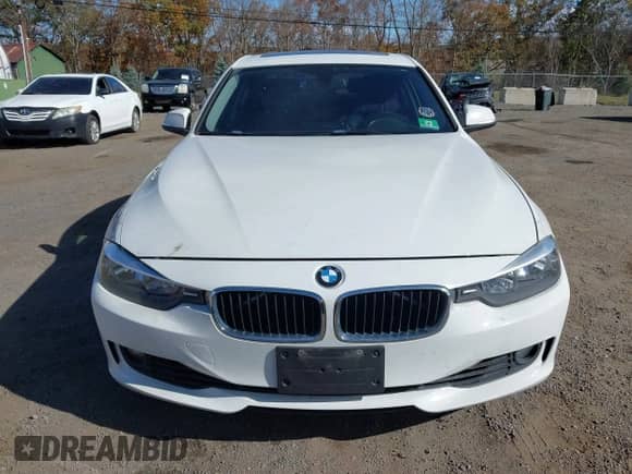 2015 BMW 3 Series 328i xDrive с VIN WBA3B5G50FNS17305, выставлен на аукционе IAAI как лот 43540066 с пробегом 125 000 миль миль и . История ставок и продаж доступна на DreamBid. Изображение 6.