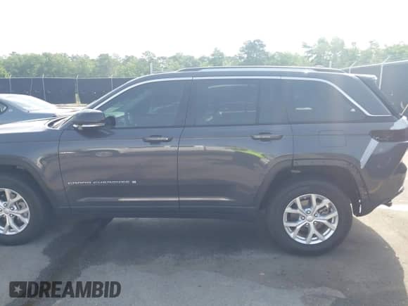 2023 Jeep Grand Cherokee Limited with VIN 1C4RJGBG5PC648630, listed as a IAAI auction lot 42263915 with 24,976 mi miles and . Bid and sale history available at DreamBid. Image 14.