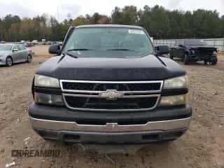 2006 Chevrolet Silverado 1500 LT1 z VIN 1GCEK19Z86E229092, wystawiony jako Copart lot #89637555 z przebiegiem 356 228 mil mil oraz Szkoda całkowita • Salvage title. Historia ofert i sprzedaży dostępna na DreamBid. Obrazek 5.
