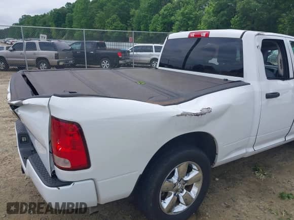 2019 Ram 1500 Tradesman z VIN 1C6RR6FG8KS500099, wystawiony jako IAAI lot #42125988 z przebiegiem 38 595 mil mil oraz . Historia ofert i sprzedaży dostępna na DreamBid. Obrazek 6.