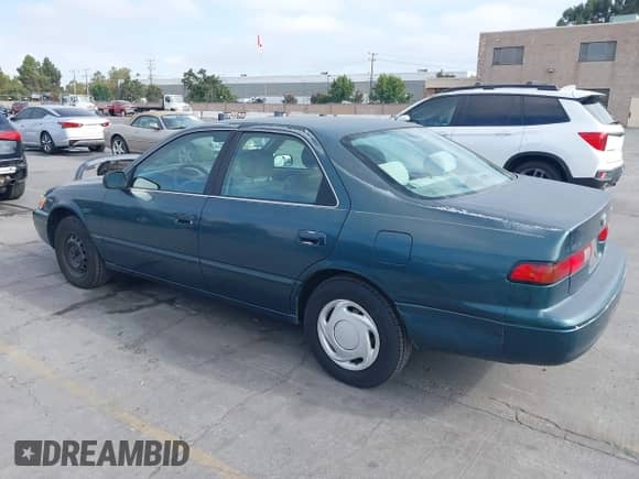 1997 Toyota Camry LE z VIN 4T1BG22K4VU018642, wystawiony jako IAAI lot #43272849 z przebiegiem 208 007 mil mil oraz . Historia ofert i sprzedaży dostępna na DreamBid. Obrazek 3.