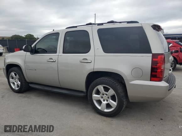 2009 Chevrolet Tahoe 1LT with VIN 1GNEC23389R231646, listed as a Copart auction lot 84576125 with 253,516 mi miles and Clean title. Bid and sale history available at DreamBid. Image 2.