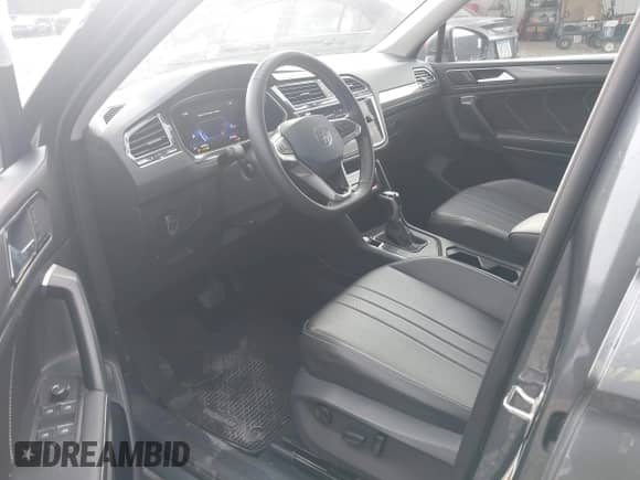 2024 Volkswagen Tiguan SE с VIN 3VVNB7AX2RM051824, выставлен на аукционе IAAI как лот 42601781 с пробегом 23 580 миль миль и . История ставок и продаж доступна на DreamBid. Изображение 5.
