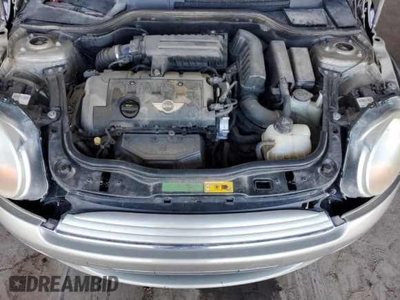 2011 MINI Hardtop z VIN WMWSU3C53BT091933, wystawiony jako Copart lot #87304685 z przebiegiem 112 500 mil mil oraz Szkoda całkowita • Salvage title. Historia ofert i sprzedaży dostępna na DreamBid. Obrazek 11.