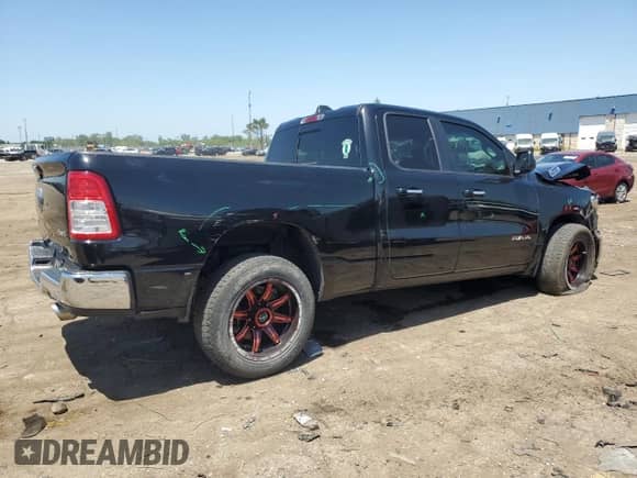2020 Ram 1500 Big Horn z VIN 1C6SRFBT5LN190269, wystawiony jako Copart lot #62168495 z przebiegiem 63 592 mil mil oraz Szkoda całkowita • Salvage title. Historia ofert i sprzedaży dostępna na DreamBid. Obrazek 3.