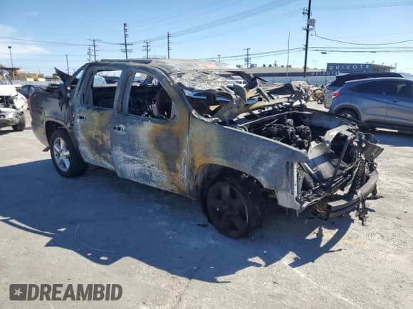 2010 Chevrolet Avalanche LTZ с VIN 3GNVKGE06AG102716, выставлен на аукционе Copart как лот 69855775 с пробегом Не указан миль и На запчасти • Non repairable. История ставок и продаж доступна на DreamBid. Изображение 4.