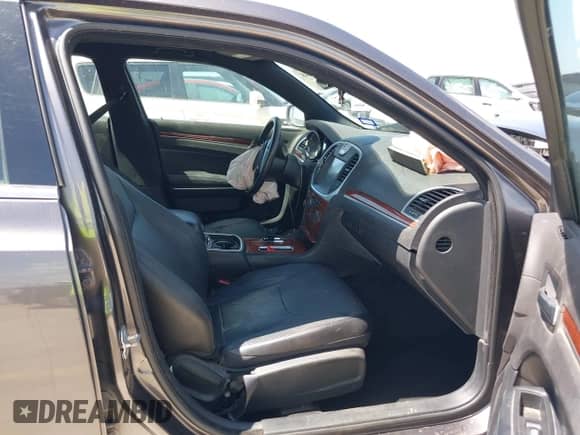 2014 Chrysler 300 с VIN 2C3CCAAG4EH179141, выставлен на аукционе IAAI как лот 42865448 с пробегом 111 233 миль миль и . История ставок и продаж доступна на DreamBid. Изображение 5.