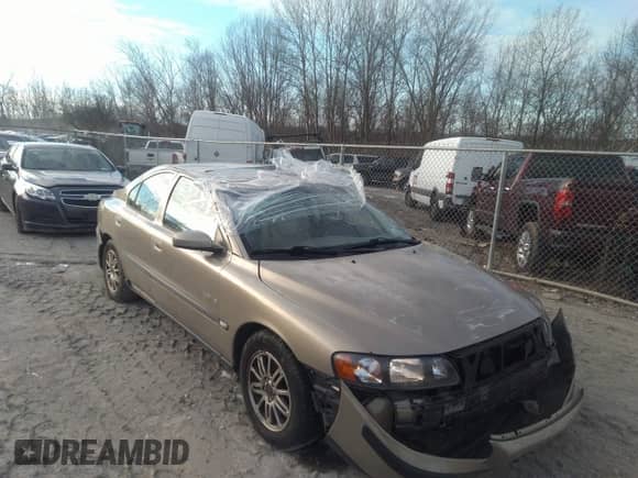 2004 Volvo S60 с VIN YV1RS61T942344217, выставлен на аукционе IAAI как лот 41193657 с пробегом 177 399 миль миль и . История ставок и продаж доступна на DreamBid. Изображение 6.