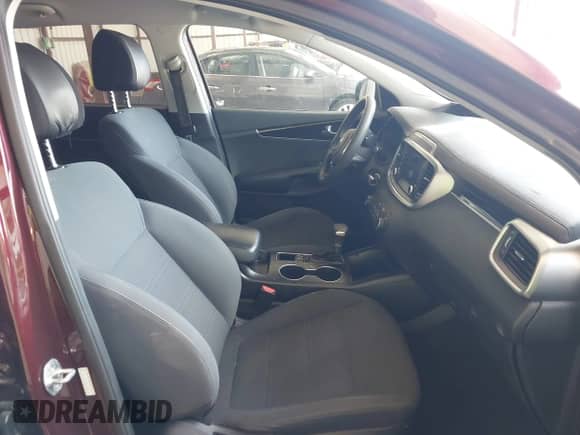 2020 Kia Sorento LX z VIN 5XYPGDA55LG609191, wystawiony jako IAAI lot #42659638 z przebiegiem 109 278 mil mil oraz . Historia ofert i sprzedaży dostępna na DreamBid. Obrazek 5.