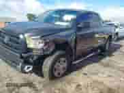 2012 Toyota Tundra z VIN 5TFRU5F14CX026640, wystawiony jako IAAI lot #42994627 z przebiegiem 310 619 mil mil oraz . Historia ofert i sprzedaży dostępna na DreamBid. Obrazek 2.