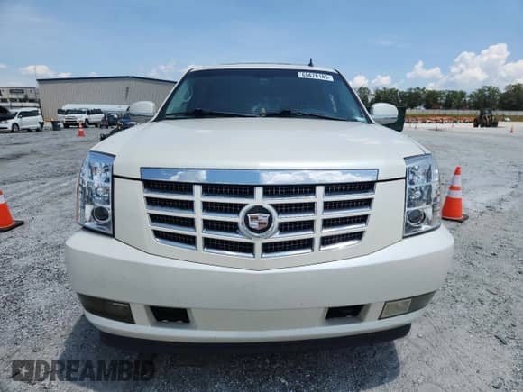 2008 Cadillac Escalade с VIN 1GYFK638X8R228288, выставлен на аукционе Copart как лот 65676185 с пробегом 255 911 миль миль и Списание • Salvage title. История ставок и продаж доступна на DreamBid. Изображение 5.