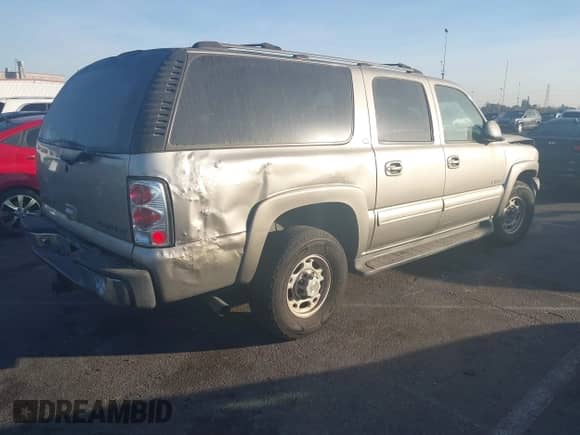 2000 Chevrolet Suburban LT z VIN 3GNGC26U7YG189093, wystawiony jako IAAI lot #41129079 z przebiegiem 346 765 mil mil oraz . Historia ofert i sprzedaży dostępna na DreamBid. Obrazek 4.