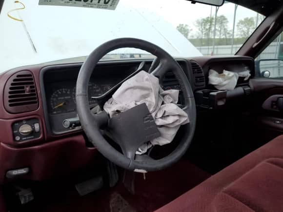 1997 Chevrolet Silverado 1500 with VIN 1GCEC14R2VZ231710, listed as a Copart auction lot 51452965 with 263,678 mi miles and Salvage title. Bid and sale history available at DreamBid. Image 8.