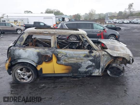 2007 MINI Hardtop с VIN WMWMF335X7TU62659, выставлен на аукционе IAAI как лот 43424534 с пробегом Не указан миль и . История ставок и продаж доступна на DreamBid. Изображение 12.