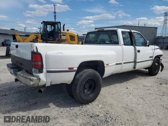 1995 Dodge 3500 with VIN 3B7MC33C4SM107732, listed as a Copart auction lot 57649255 with 268,793 mi miles and Non repairable. Bid and sale history available at DreamBid. Image 3.
