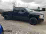 2009 Chevrolet Silverado 1500 LTZ z VIN 1GCEK39J89Z200663, wystawiony jako Copart lot #56285545 z przebiegiem 207 964 mil mil oraz Szkoda całkowita • Salvage title. Historia ofert i sprzedaży dostępna na DreamBid. Obrazek 4.