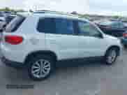 2017 Volkswagen Tiguan Wolfsburg Edition z VIN WVGRV7AX2HK006195, wystawiony jako IAAI lot #42874273 z przebiegiem 135 708 mil mil oraz . Historia ofert i sprzedaży dostępna na DreamBid. Obrazek 13.