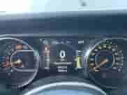 2021 Jeep Wrangler Unlimited Sahara Altitude z VIN 1C4HJXEN8MW736426, wystawiony jako Copart lot #50145245 z przebiegiem 30 938 mil mil oraz Szkoda całkowita • Salvage title. Historia ofert i sprzedaży dostępna na DreamBid. Obrazek 9.