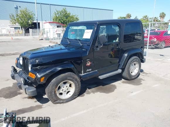 2001 Jeep Wrangler Sahara z VIN 1J4FA59S41P313113, wystawiony jako IAAI lot #42266173 z przebiegiem 125 792 mil mil oraz . Historia ofert i sprzedaży dostępna na DreamBid. Obrazek 17.