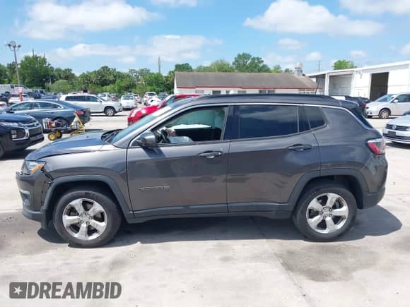 2020 Jeep Compass Latitude z VIN 3C4NJCBB3LT136018, wystawiony jako IAAI lot #41915073 z przebiegiem 80 785 mil mil oraz . Historia ofert i sprzedaży dostępna na DreamBid. Obrazek 14.