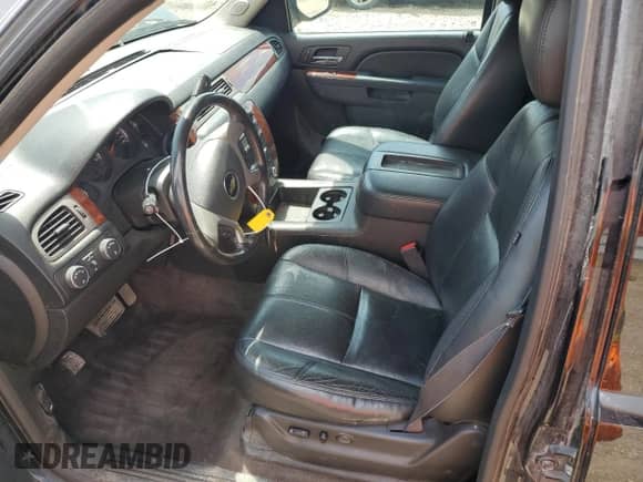 2014 Chevrolet Suburban LT с VIN 1GNSKJE77ER205016, выставлен на аукционе Copart как лот 61070575 с пробегом 154 571 миль миль и Списание • Salvage title. История ставок и продаж доступна на DreamBid. Изображение 7.