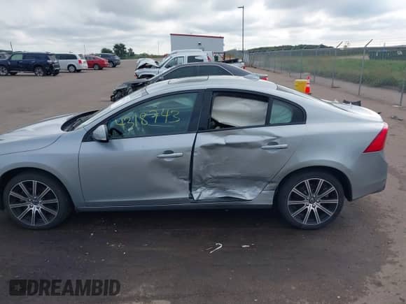 2017 Volvo S60 Dynamic с VIN YV140MTLXH2435391, выставлен на аукционе IAAI как лот 43187143 с пробегом 88 666 миль миль и . История ставок и продаж доступна на DreamBid. Изображение 14.