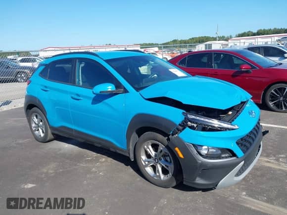 2022 Hyundai Kona SEL z VIN KM8K62AB9NU866052, wystawiony jako IAAI lot #43360652 z przebiegiem 20 570 mil mil oraz . Historia ofert i sprzedaży dostępna na DreamBid. Obrazek 1.