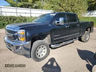 2015 Chevrolet Silverado 2500HD LTZ z VIN 1GC1KWE84FF143152, wystawiony jako Copart lot #84181745 z przebiegiem 178 709 mil mil oraz Czysty tytuł • Clean title. Historia ofert i sprzedaży dostępna na DreamBid. Obrazek 1.