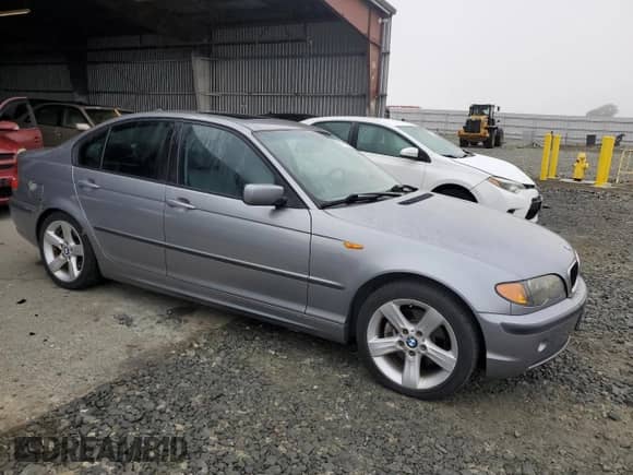 2004 BMW 3 Series 325i with VIN WBAAZ33474KP82704, listed as a Copart auction lot 90720105 with 122,580 mi miles and Clean title. Bid and sale history available at DreamBid. Image 4.