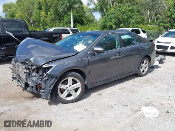 2013 Toyota Camry LE z VIN 4T1BF1FK6DU225796, wystawiony jako IAAI lot #43475385 z przebiegiem 160 867 mil mil oraz . Historia ofert i sprzedaży dostępna na DreamBid. Obrazek 18.