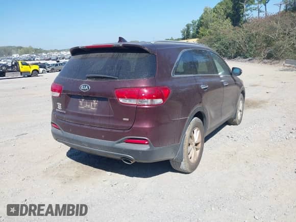 2017 Kia Sorento LX z VIN 5XYPG4A34HG211802, wystawiony jako IAAI lot #43358867 z przebiegiem 166 374 mil mil oraz . Historia ofert i sprzedaży dostępna na DreamBid. Obrazek 4.