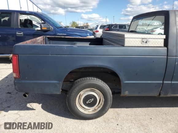 1988 Chevrolet S-10 с VIN 1GCBS14EXJ2211002, выставлен на аукционе Copart как лот 86115435 с пробегом 221 077 миль миль и На запчасти • Non repairable. История ставок и продаж доступна на DreamBid. Изображение 10.